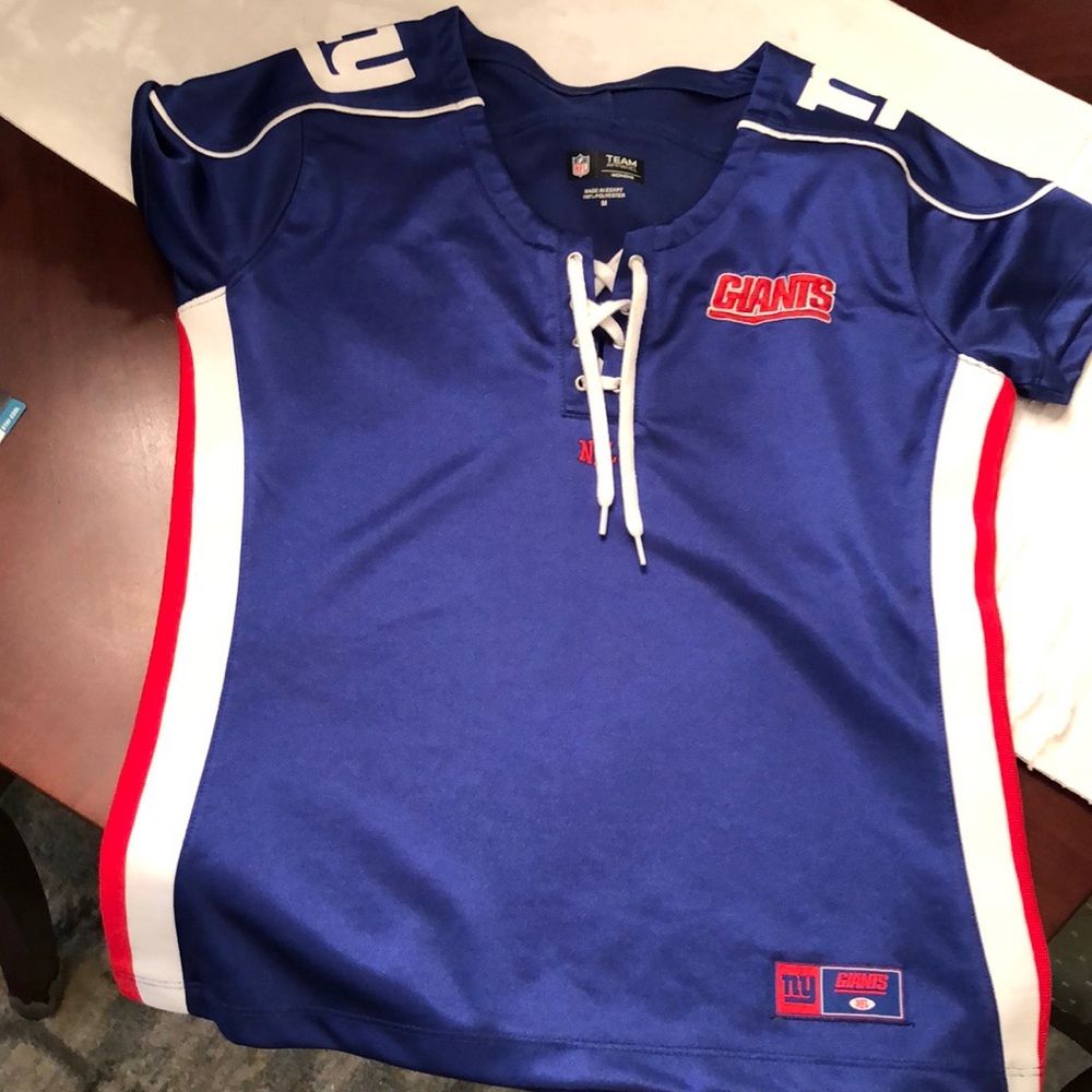 NFL team Giants woman shirt